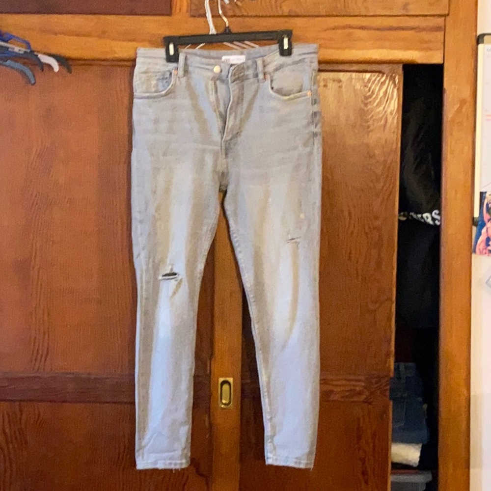 Zara Gree destroyed jeans